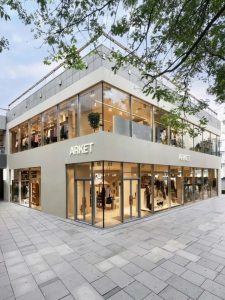 Stylish glass facades to enhance your business image 